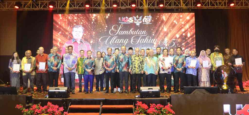 6年前推数码经济.阿邦佐 国家领袖第1人